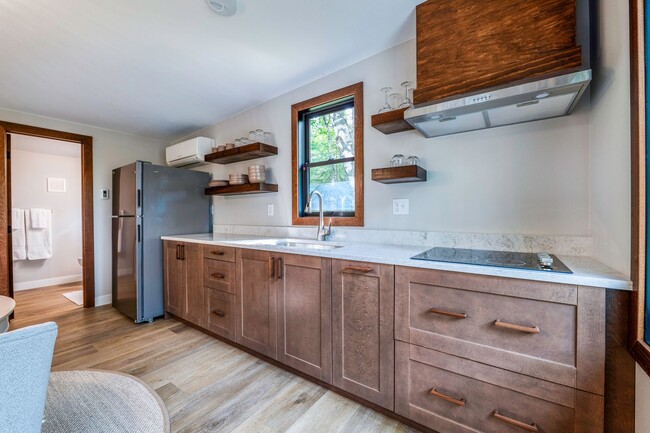 Building Photo - 1241 Birchmont Beach Rd NE