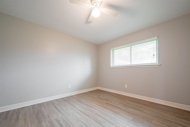 Building Photo - 10190 Dogwood Lp