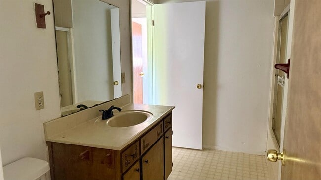 Building Photo - 40 N 19th Ave