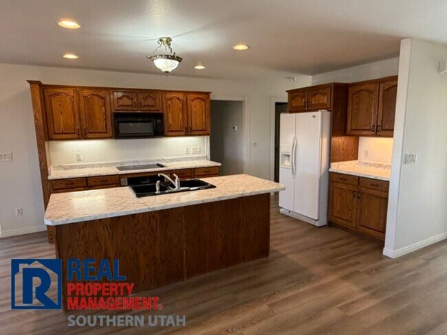 Building Photo - Single Family Home in River Ridge