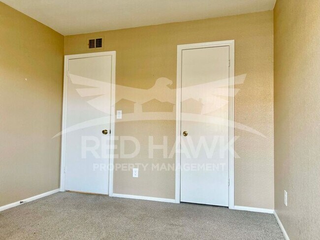 Building Photo - 623 W Guadalupe Rd