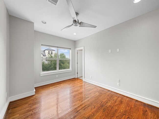 Building Photo - 1702 Southmore Blvd