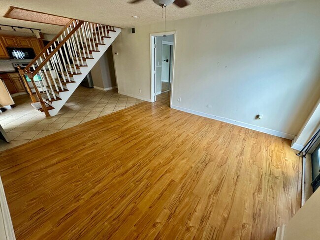 Building Photo - Available now! 3 BR/3BA Madson riverfront ...