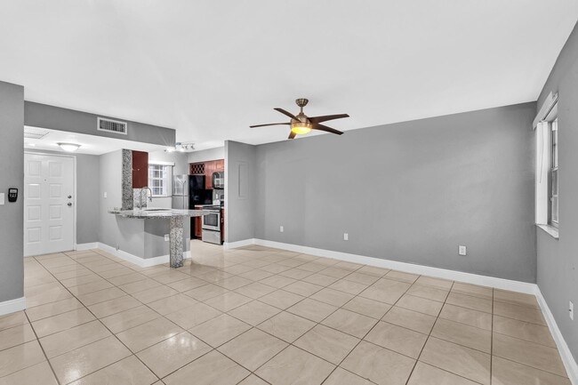 Building Photo - 2890 N Oakland Forest Dr