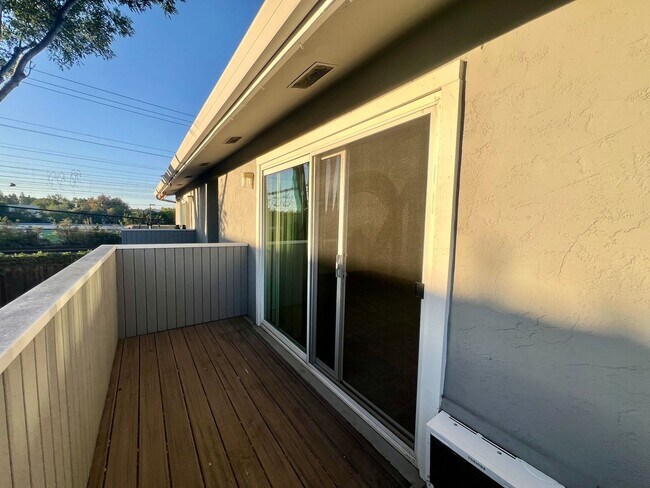 Building Photo - Renovated 2-bedroom, 1-bath Unit