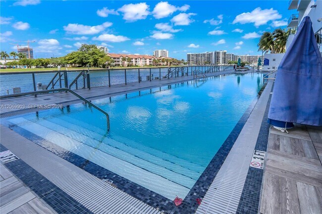 Building Photo - 4010 S Ocean Dr