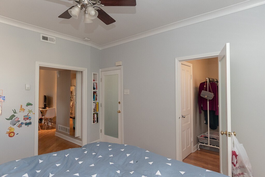 Building Photo - 3138 N Oakley Ave