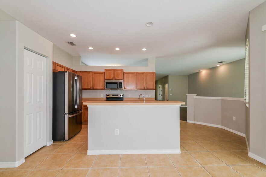 Building Photo - 5412 Lexington Dr