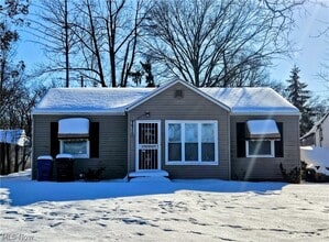 Building Photo - 2450 Greenvale Rd