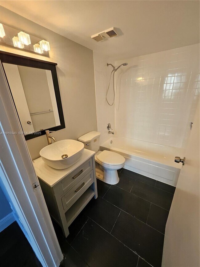 Building Photo - 850 N Miami Ave