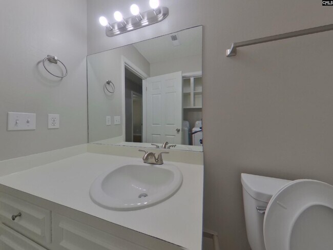 Building Photo - 516 Kenton Dr