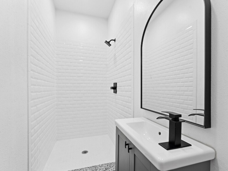 Building Photo - 1514 E 26th Ave