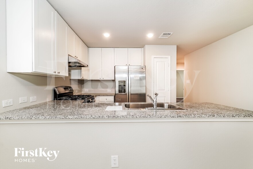 Building Photo - 10786 Prusiner Dr