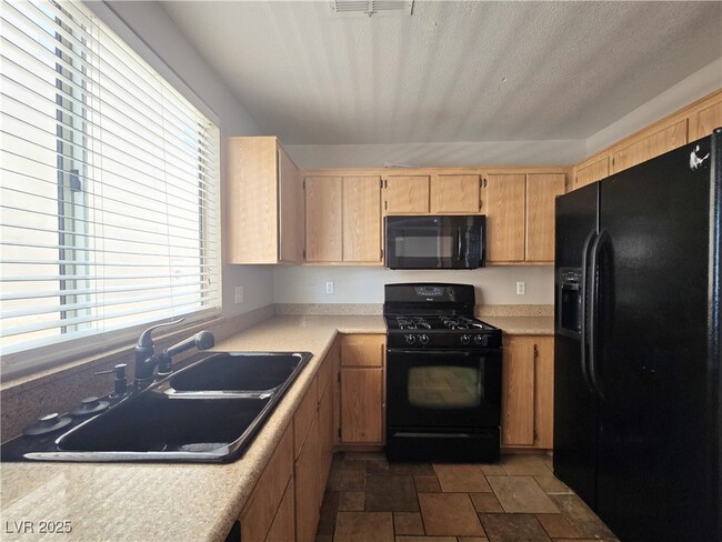 Building Photo - 40 Belle La Blanc Ave