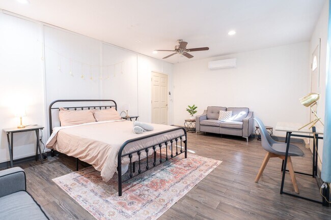 Building Photo - Cozy Zen Retreat Home with 4BD+3BA  Share ...
