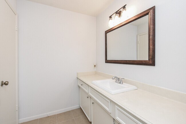 Building Photo - 22743 Red River Dr