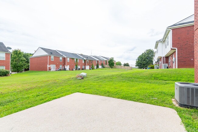 Building Photo - 3 Bed/2 Bath Townhouse in Douglasville!