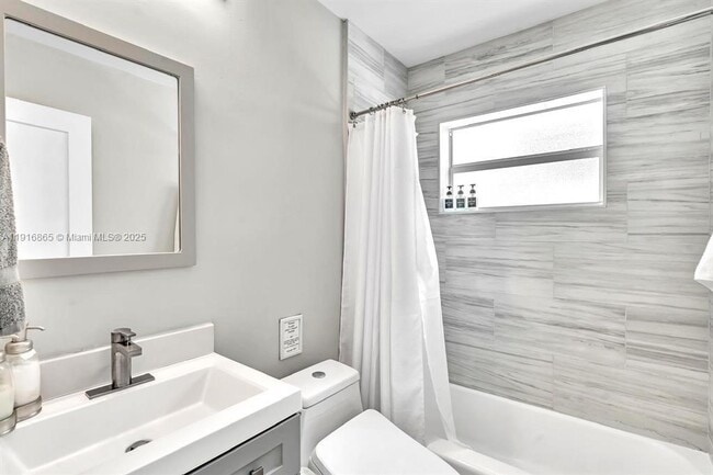 Building Photo - 1577 NE 48th Ct