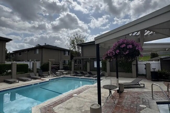 Building Photo - Newly Renovated 1 Bedroom Unit only 10 minutes from Disneyland