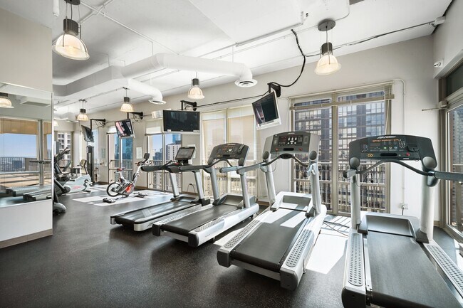 Building Photo - 2 E Erie St