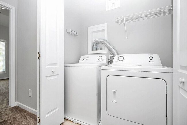 Building Photo - 2BD/2.5BA Townhome w/ ADDITIONAL LOFT in Market Street at Cedar Walk!
