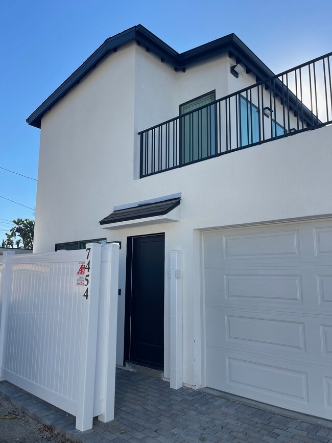 Building Photo - 7452 Loma Verde Ave