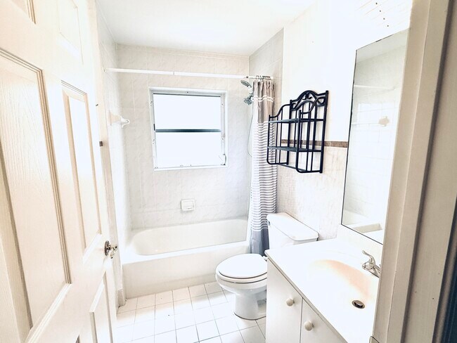 Building Photo - 10921 Royal Caribbean Cir