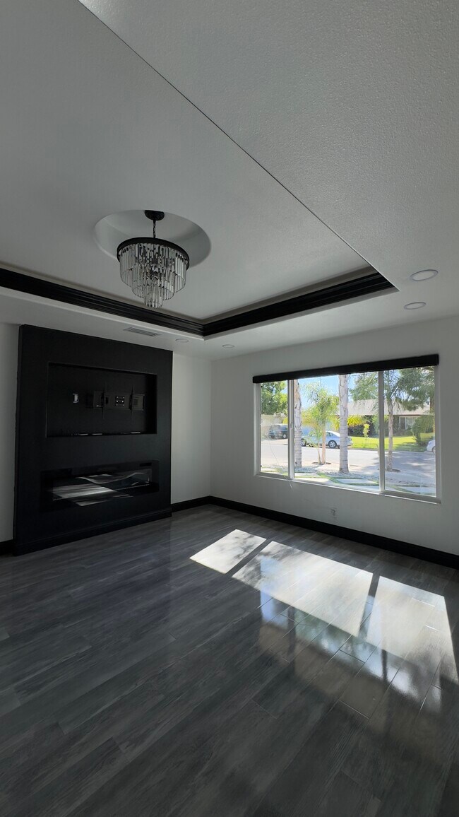 Building Photo - 6552 N Augusta St