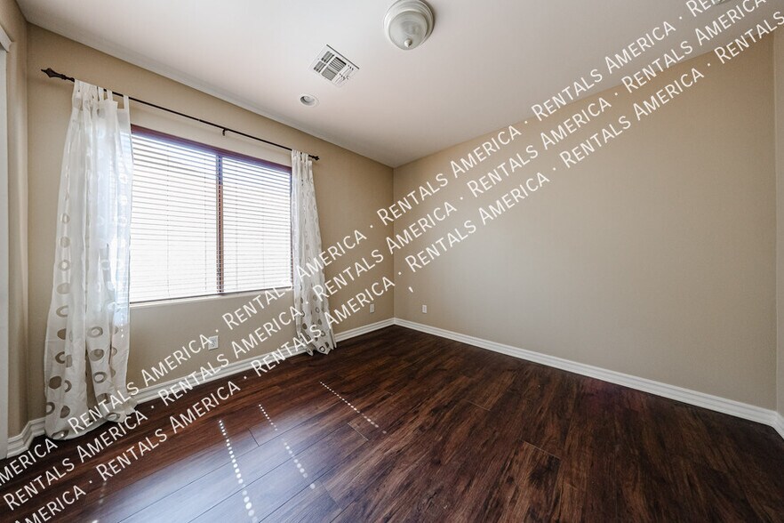 Building Photo - 130 W Tonto Dr