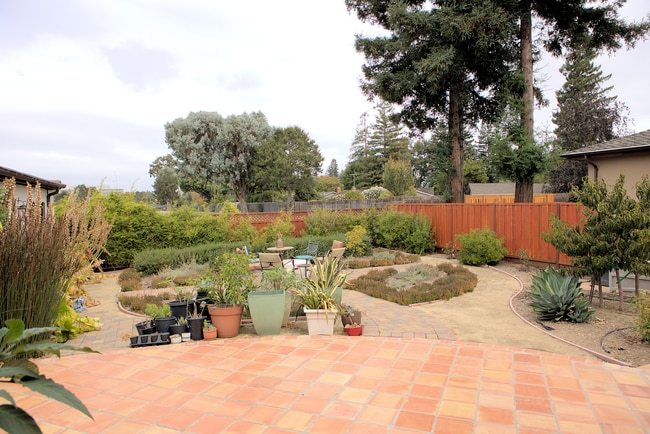 Building Photo - 1215 Altamead Dr