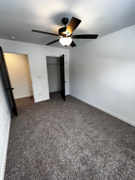 Building Photo - 2065 Aster Dr