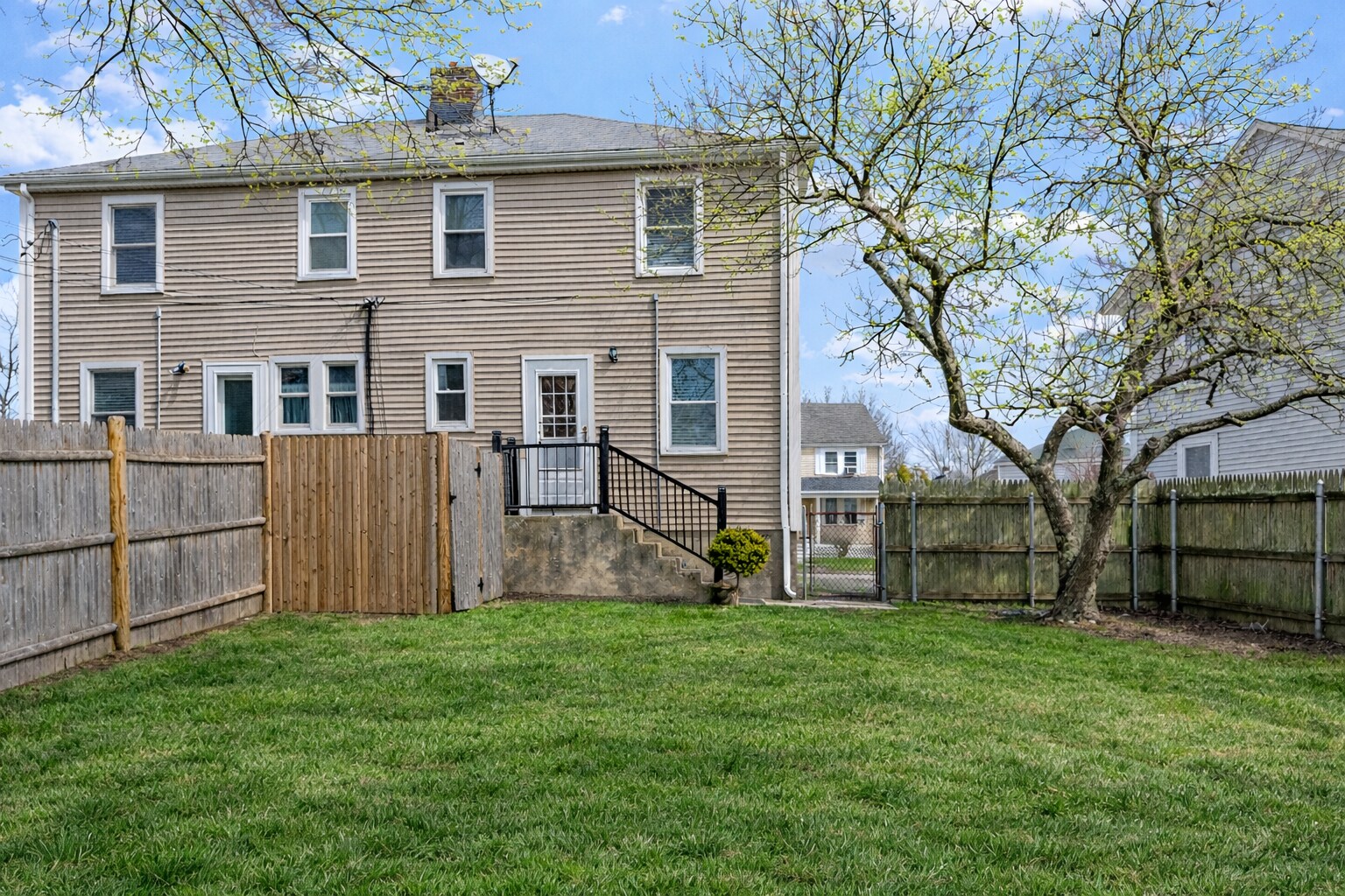 Building Photo - 7 Shangri La Ln