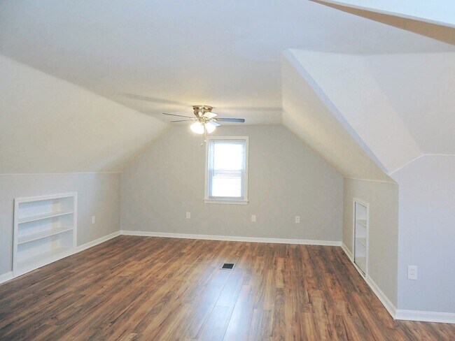 Building Photo - 106 Cowles Ave