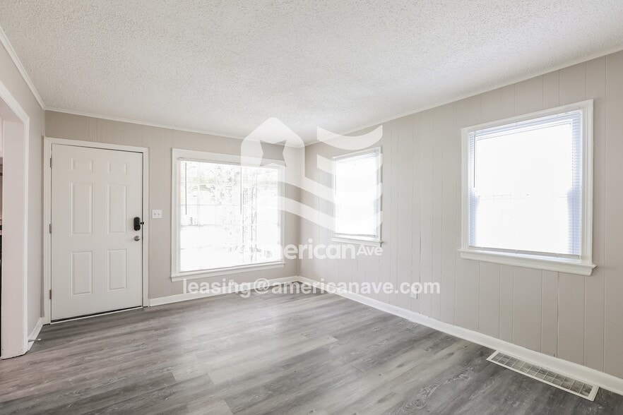 Building Photo - 4412 Myrtle Ave