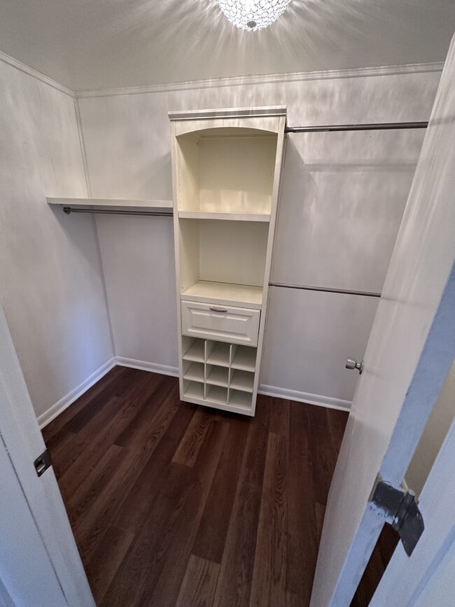 Building Photo - 638 Oakland Dr