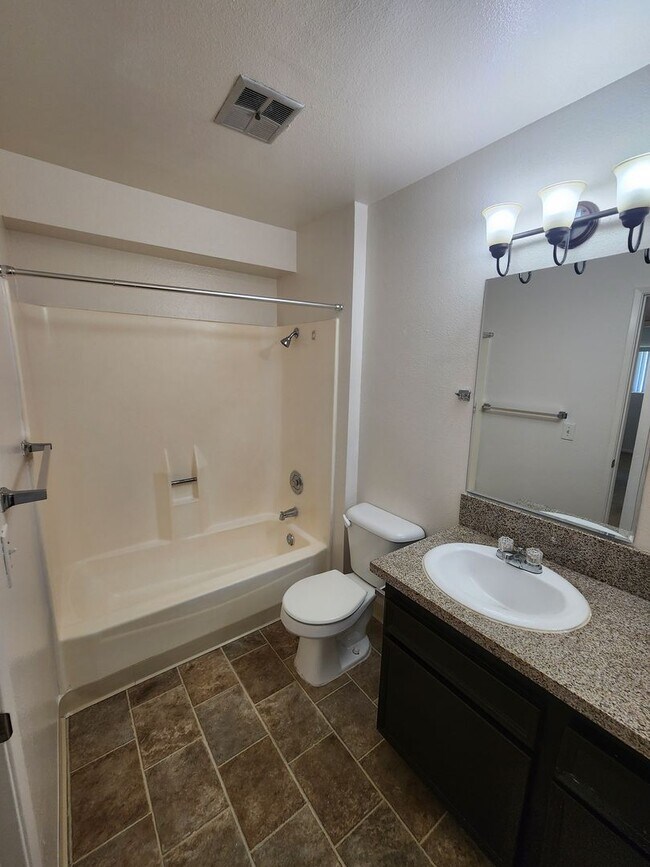 Building Photo - Gorgeous and Comfortable - Dual Master Suites - 2BD/2BA - East Mission Valley