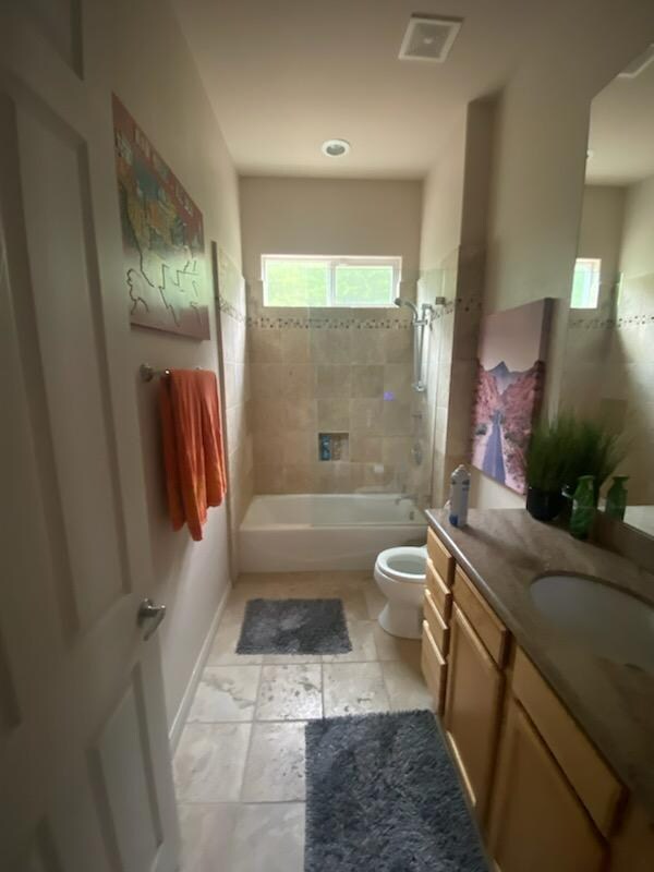 Building Photo - 65077 Rolling Hills Dr