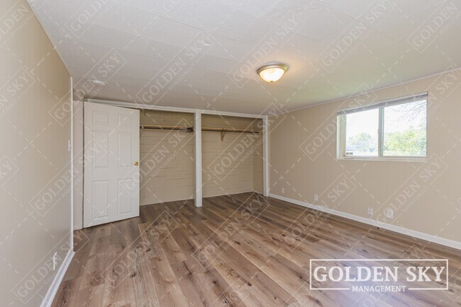 Building Photo - 2321 N Macedonia Ave