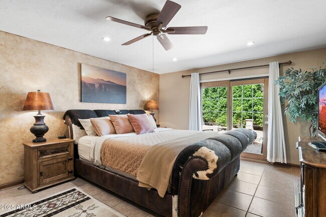 Building Photo - 9972 E Del Monte Ave