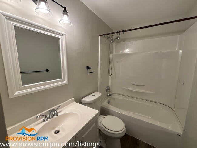 Building Photo - 611 Oakland Hills Ct