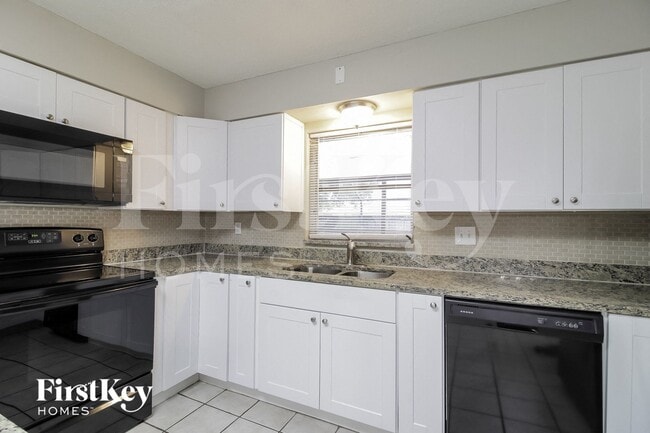 Building Photo - 1340 Sharon Dr