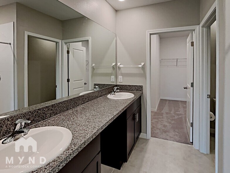 Building Photo - 5250 White Chicory Dr