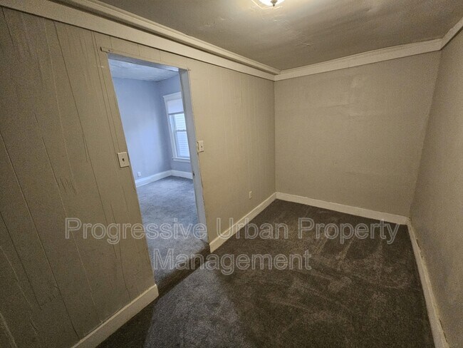 Building Photo - 10602 Earle Ave