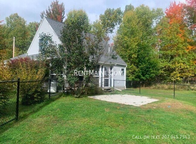 Building Photo - 841 Eastern Ave