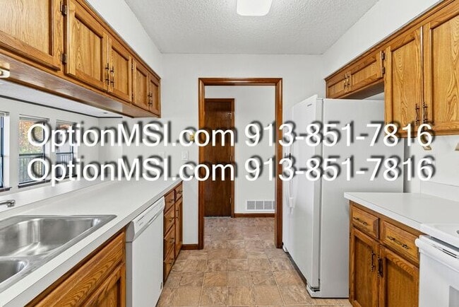 Building Photo - Charming & Spacious 2-Bed / 2-Bath Apartme...