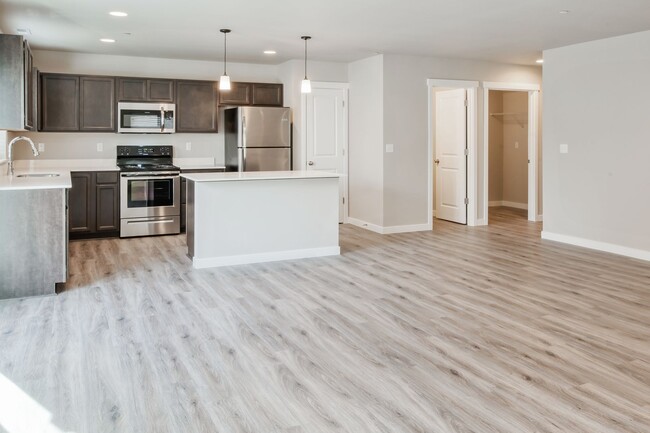 Building Photo - Newly Built 5bd 2.5ba in LSSD