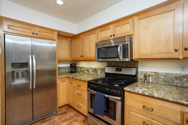 Building Photo - 718 Ensenada Ct