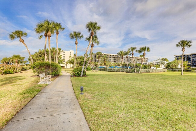 Building Photo - 1109 Gulf of Mexico Dr