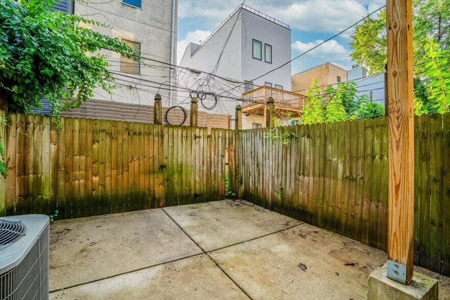 Building Photo - 1802 N Bouvier St