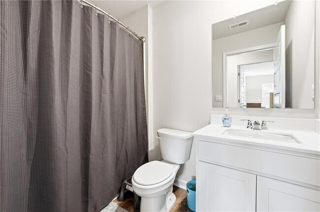 Building Photo - 265 Lauritsen Way